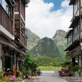 Serene Vale Inn-Free pick up train station stay two nights – hotel w mieście Guilin