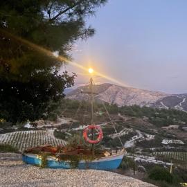 House on a Hill with Stunning Views near Troodos, ξενοδοχείο σε Silikou