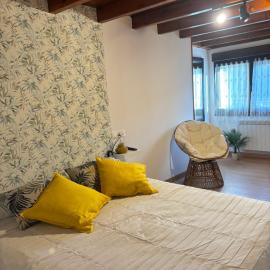 Casa Criseva II, hotel Avínban