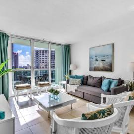 Family-Friendly Beach Condo Steps to the Ocean- 9th floor, khách sạn ở Hollywood Beach