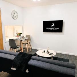 Cosy 1 bed flat, sleeps 3, free parking, contractors welcome