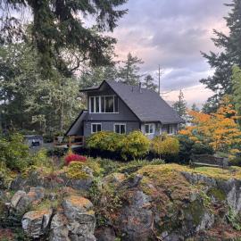 Private cottage in Metchosin close to Victoria