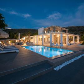 Villa "Kalli" with private pool - beachfront - Kalo Livadi