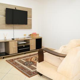 Dois quartos Cozinha completa Wi Fi Self check in com senha Central e perto de tudo a 4,4Km da Rodoviária e 15,4 km do Aeroporto Apartamento 301