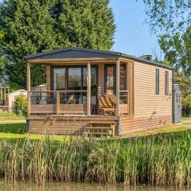 Camping Papillon Kinrooi - Vakantiehuis Premium 4P, хотел в Kinrooi