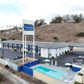 Travelodge by Wyndham Fairplex Pomona, хотел в Помона