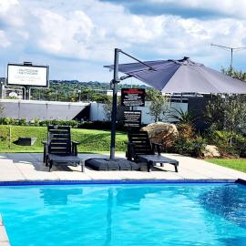 Deplatinum Luxury Apartment-A Home away with love