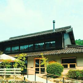 A luxurious accommodation experience surrounded by nature, hotel en Okazaki