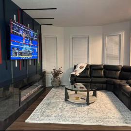 Contemporary Private En-Suite - Steps to Cleveland Clinic
