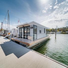 Spacious HouseBoat in Peenemünde, hotel in Peenemünde