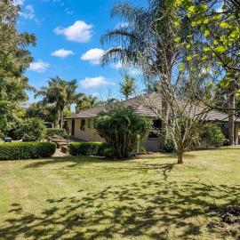 Riverside paradise with jetty and garden, hotel a Kerikeri