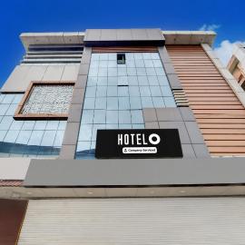 Viesnīca Hotel O Pathanamthitta Near Mahatma Gandhi Statue pilsētā Pathanāmthitta
