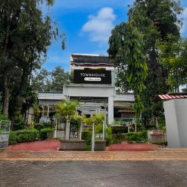 Townhouse Balewadi Stadium Pune Formerly Hotel Sarovar