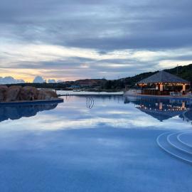Rock Water Bay Beach Resort & Spa, hotel sa Xóm Tram