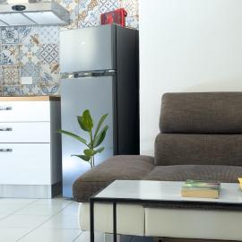 Cozy Lake House Angera, hotell i Angera