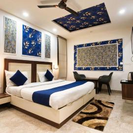 Hotel HomeAste 001 Near Yashobhoomi Convention Center، فندق في نيودلهي