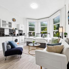 Stylish Central London Flat, Victorian Build, Sleeps 4