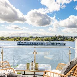 Wunderschöne Ferienwohnung direkt am Rhein, hotel u gradu Nojvid