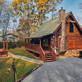Romantic Hideaway | Hot Tub & Theater Room