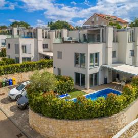 Modern villa with heated pool, hot tub and sauna