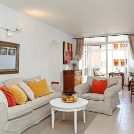 Cozy apartment near the sea with private parking, hotel u gradu El Medano