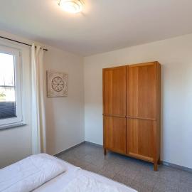 Ferienwohnung Königshörn EG, Helle Wohnung mit 2 Terrassen, eigenem eingezäuntem Garten und Nähe zum Meer Hunde herzlich willkommen, hotel din Glowe