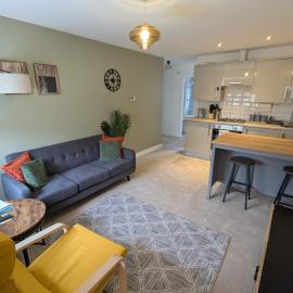 2 Bedroom Ruskin Apartment, Free Parking, Ideal for Professionals, Contractors or relocators, hotel in Midsomer Norton