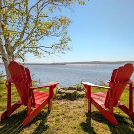 Lake view studio for 4 people with Free parking & WiFi