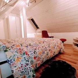 Apartment in A Wonderful Panoramic Location - with Shared Bathroom，位于魏因海姆的酒店