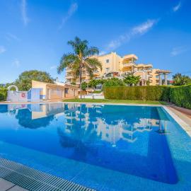 Sunny 1BDR Flat with Pool in Vau by LovelyStay