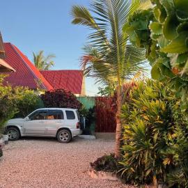 Secluded House with Outdoor Cinema - 4 min Walk to the Beach، فندق في بينجوي