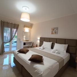 Roussa's Apartments, hotel Laganászban
