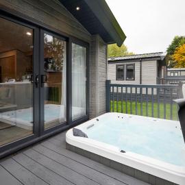 Wag Tail Lodge with Hot Tub, hotel in Barmby on the Moor