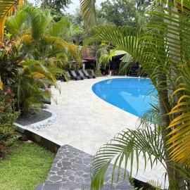 Hotel Villas Rio Mar, hotelli kohteessa Dominical
