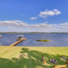 Lakefront Home w/ Game Room, Kayaks, & Fire Pit, hotel in Lake Placid