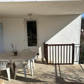 Appartement Rez de Chaussée、Saint-Rome-de-Cernonのホテル