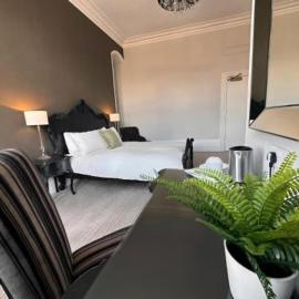Station lounge، فندق في كليثروي