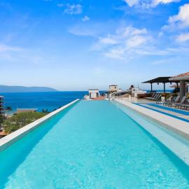 2BR Luxury Condo with Rooftop Pool Zona Romántica, hotel in Puerto Vallarta