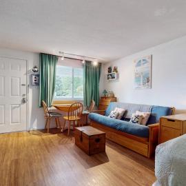 The Lighthouse Getaway -- Holiday House M19