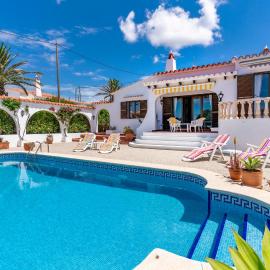 Casa Honiol, private and spacious villa with sea views, Hotel in Cala en Porter