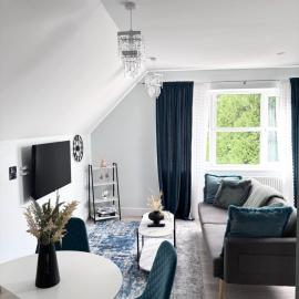 Castle-View Apartment & Free Parking on Site