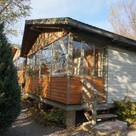 Natura Chalets، فندق في براد