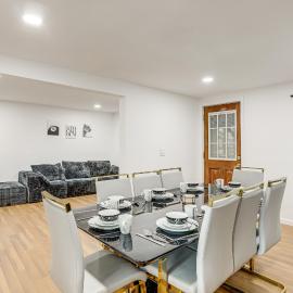 Updated Getaway w/ Sauna & Yard in Bloomsbury!, hotell i Bloomsbury