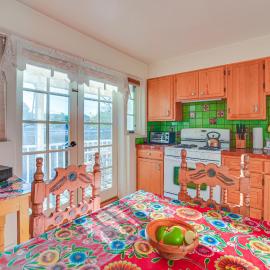 Walk to Santa Fe Plaza: Historic Eastside Retreat