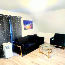 Modern Home 5-minute Walk 2 Falls, Winter Getaway!, hotel in Niagara Falls