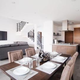 Modern House with Jacuzzi & Grill 3BR, hotel em Ensenada