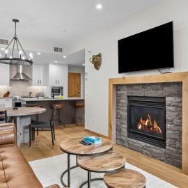 Creekside Cove in Spring Creek: Canmore şehrinde bir otel
