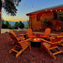 NEW LISTING, Near Yosemite South Gate entrance and town, King bed, Hot Tub, BBQ, Firepit & Mountain Views