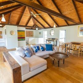 Sand Track - The Beachfront Retreat