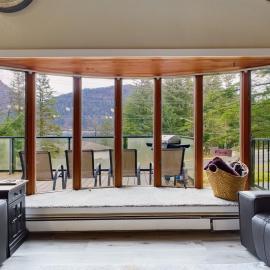 Juneau 3 bedroom home with Ocean & Mountain Views, Hotel in Juneau